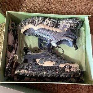 Off-white odsy sneakers